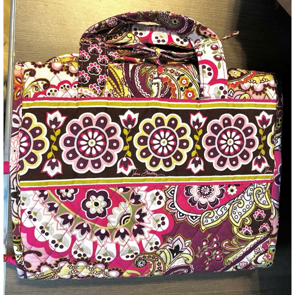 Vera‎ Bradley hanging organizer features the retired Very Berry Paisley